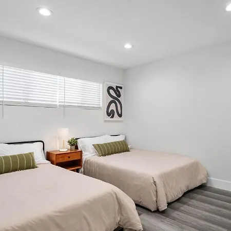 Deri Hangout Base By Downtown * Budapest