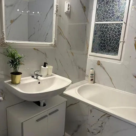 Deri Hangout Base By Downtown * Budapest