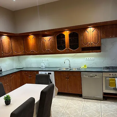 Deri Hangout Base By Downtown * Budapest