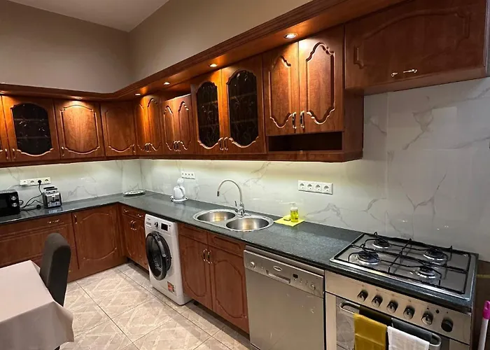 Deri Hangout Base By Downtown *