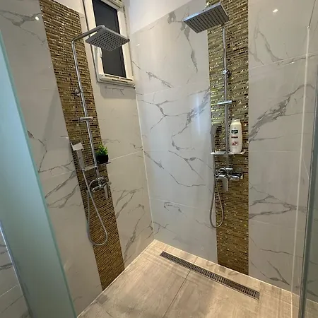 Deri Hangout Base By Downtown Apartament *